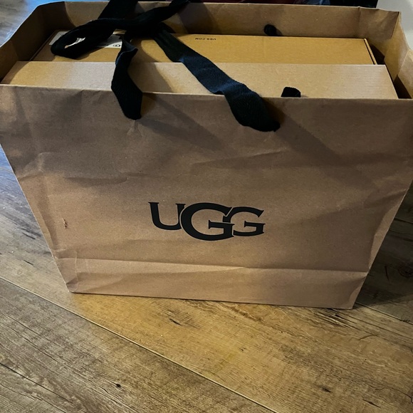 Ugg Bailey Ribbed Bow Boots - Kids size 5 - Picture 5 of 6